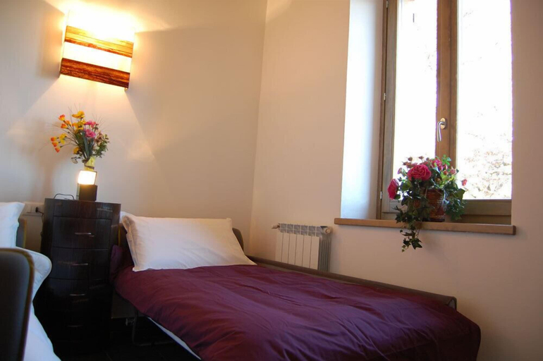 Bedroom 2, Casa del Castagneto, Brescia