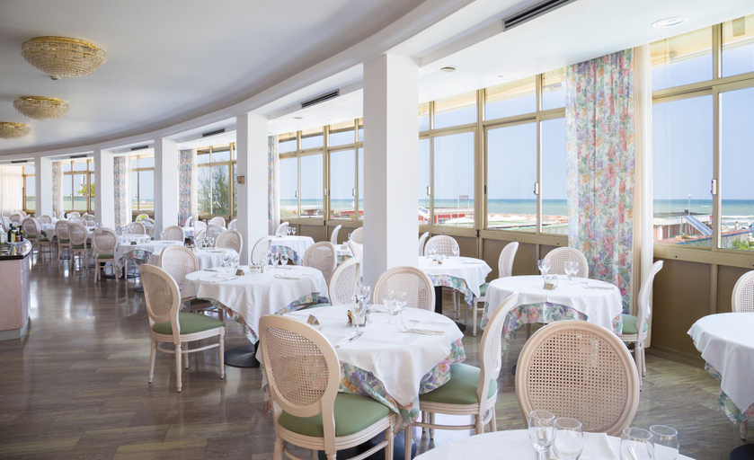 Food & Drinks 5, Hotel Acapulco, Ravenna