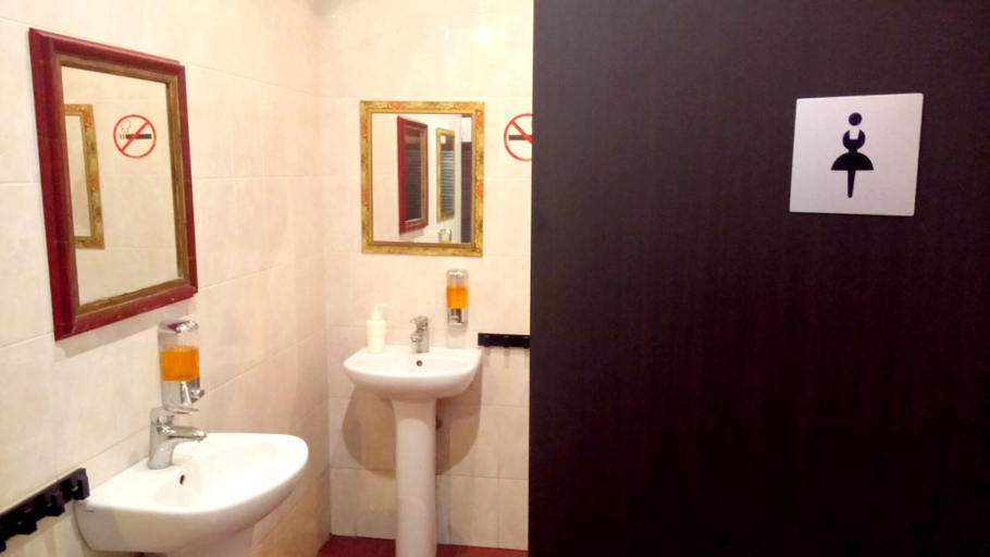 Bathroom 4, Da Arbat 11 - Hostel, Central