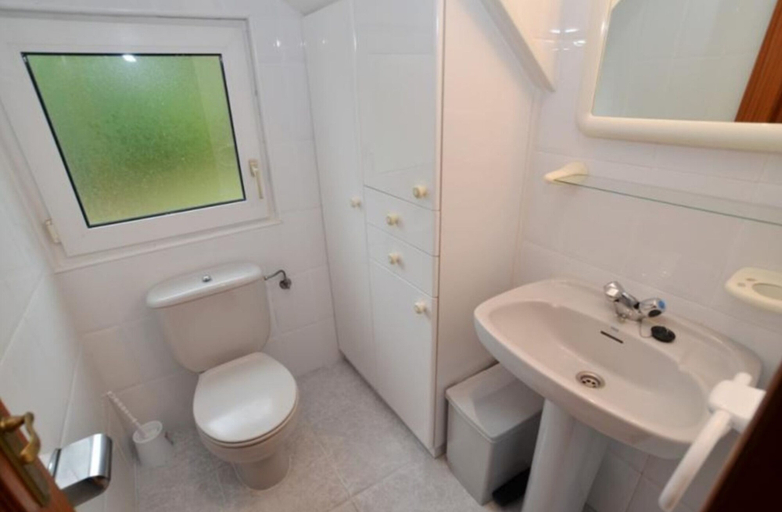 Bathroom, Apartment in Isla - 103580 by MO Rentals, Cantabria