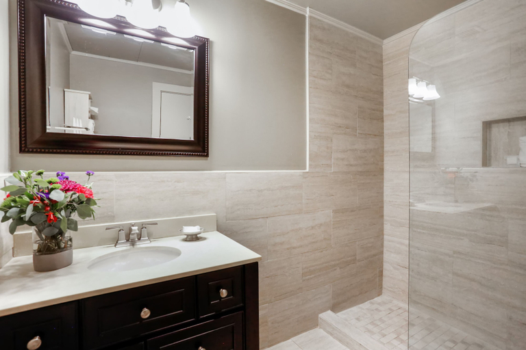 Bathroom 4, La Galerie French Quarter Hotel, Orleans
