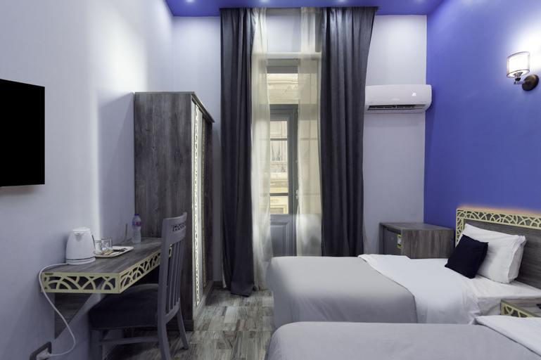 Australian Deluxe Hostel, 'Abdin
