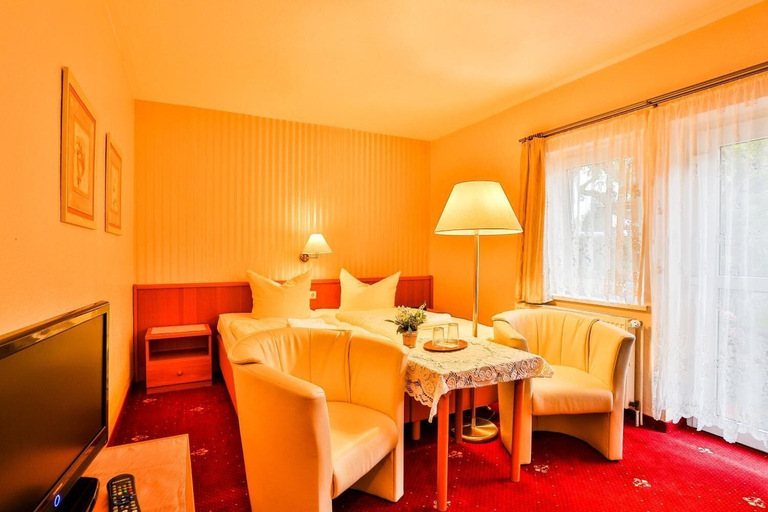 Bedroom 3, Hotel & Pension Villa Camenz, Rostock