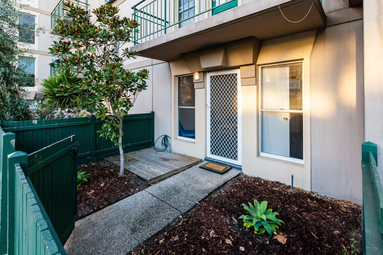 Exterior & Views, DAWN, 2BDR Carlton Apartment, Melbourne