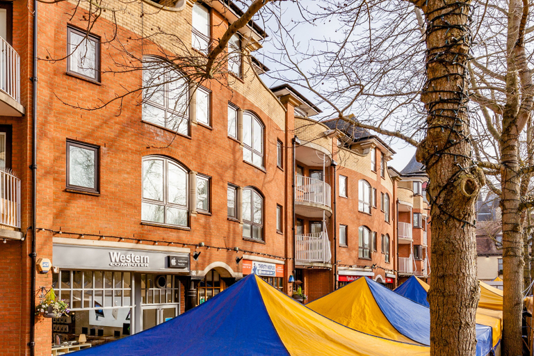 Exterior & Views 2, NEW Bright and Sunny Flat in Oxford City Centre, Oxfordshire
