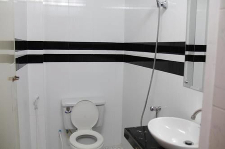 Bathroom 2, Capitol 3 Guesthouse, Phnom Penh