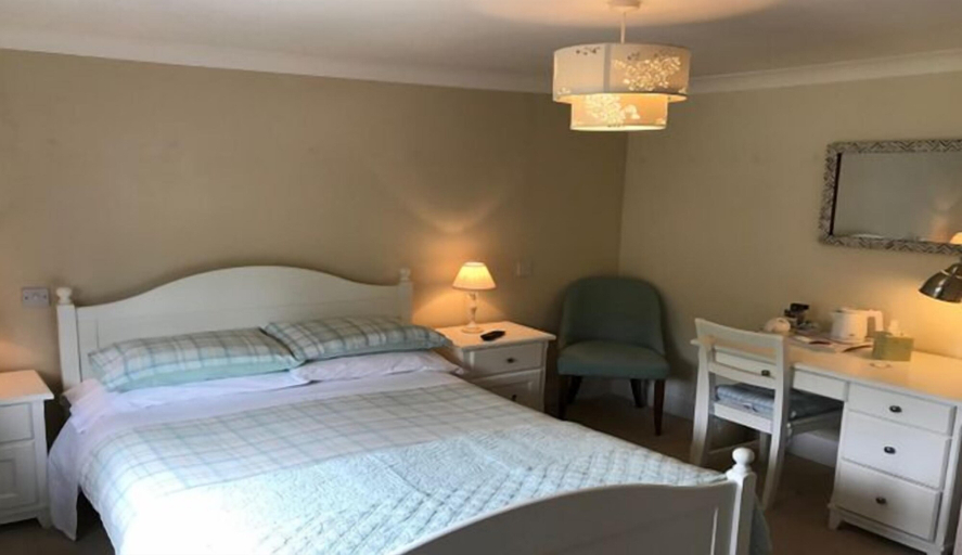 Bedroom 2, Claddagh Guest House, Oxfordshire