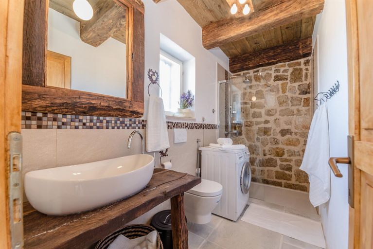 Bathroom 3, Villa Lipa, Privlaka