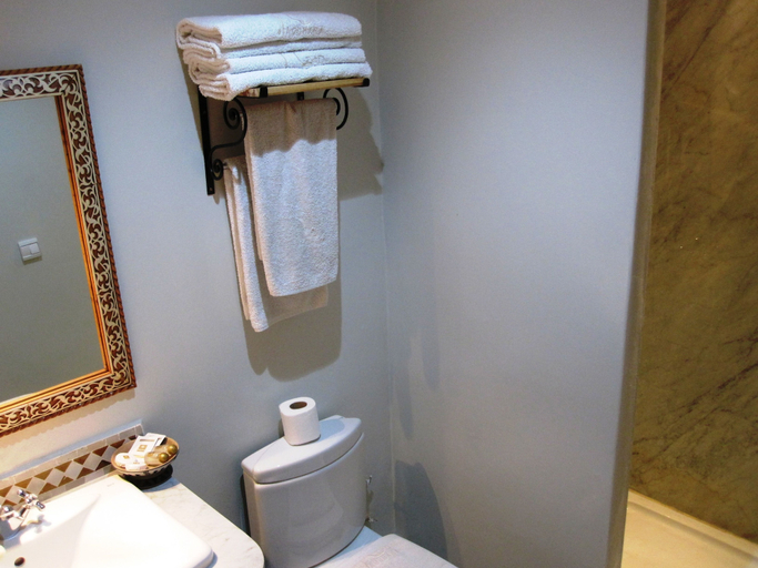 Bathroom 4, Riad Jaouhara, Fès