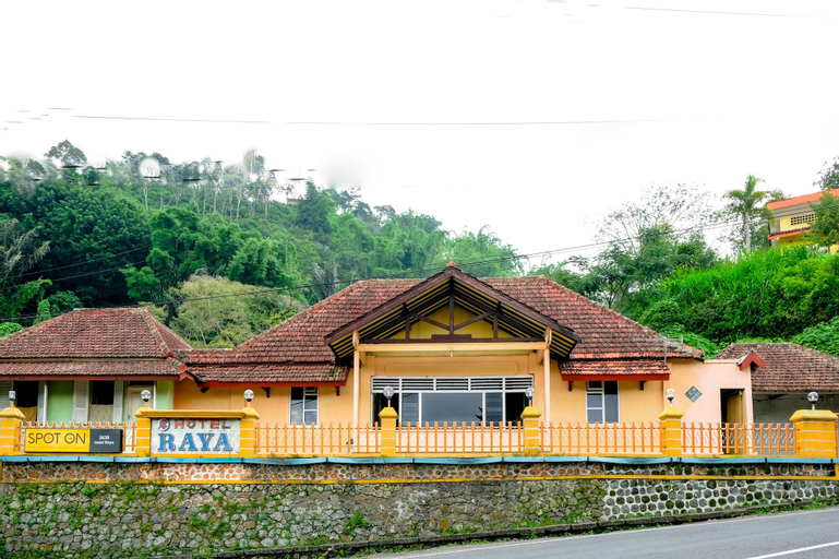 Exterior & Views 2, Spot On 2638 Hotel Raya, Magetan