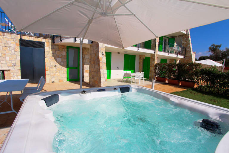 Outdoor spa tub 5, The Dream Residence 244, Lecce