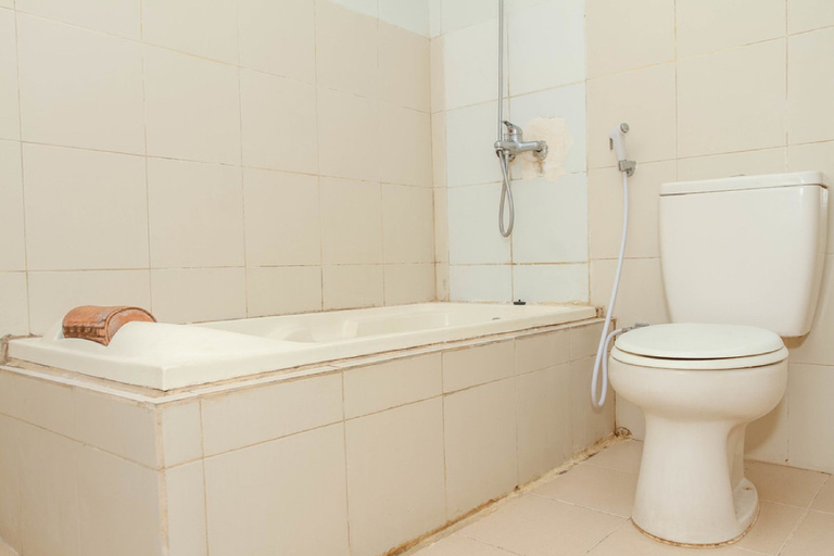 Bathroom 4, RedDoorz Plus @ Otista Garut, Garut