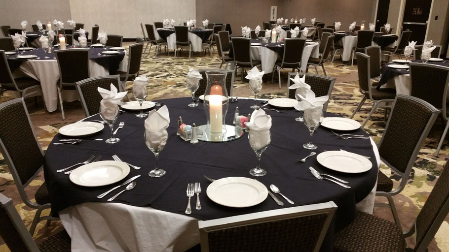 Food & Drinks 5, SpringHill Suites by Marriott Denton, Denton