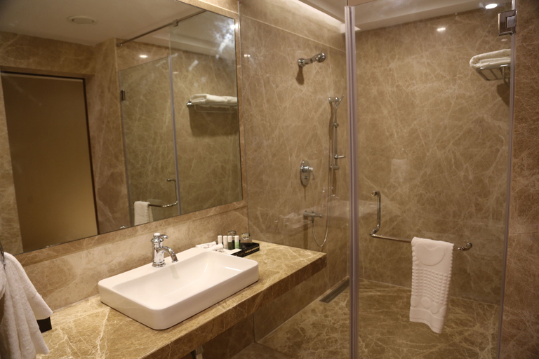 Bathroom 5, UVA Meridian bay resort and spa, Udupi