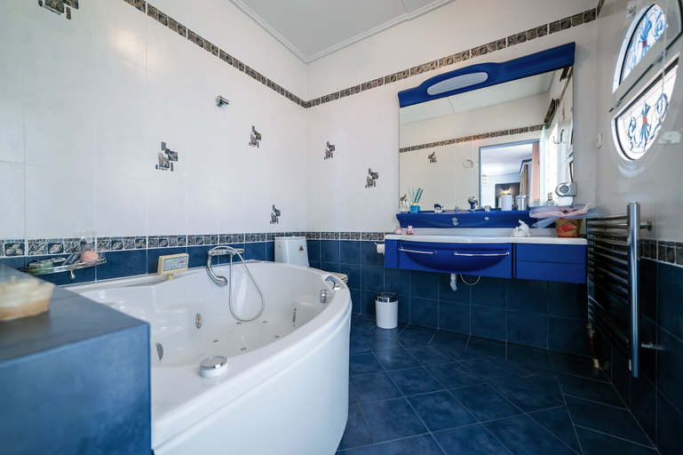 Bathroom 4, Villa Serenity, Central Greece