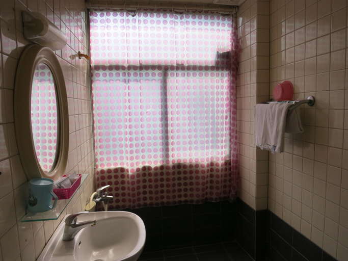 Bathroom 4, Reui Cheng Hotel, Kaohsiung