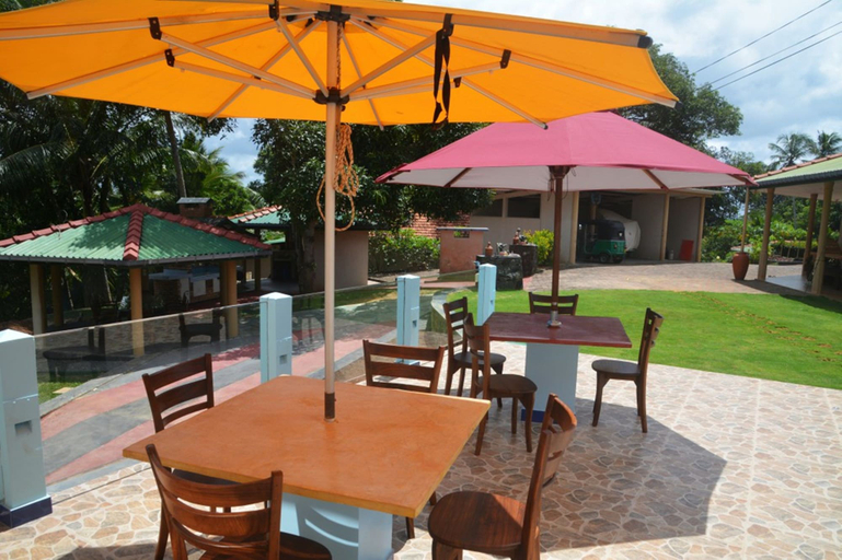 Food & Drinks 5, Hilltop Boosa, Hikkaduwa