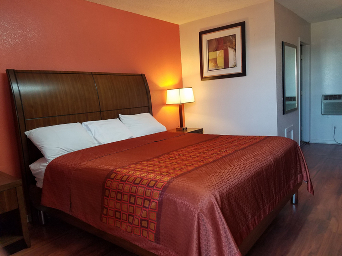 Bedroom 3, Monte Carlo Motel, Orleans