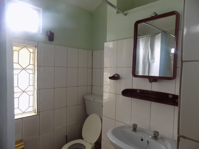 Bathroom 3, Fort Coleb Guest House, Mbarara