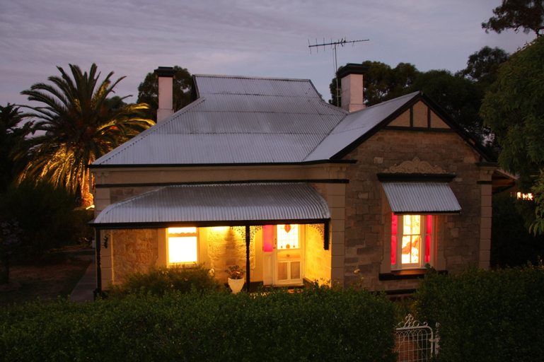 Azalea Cedar-Rose Villa, Barossa