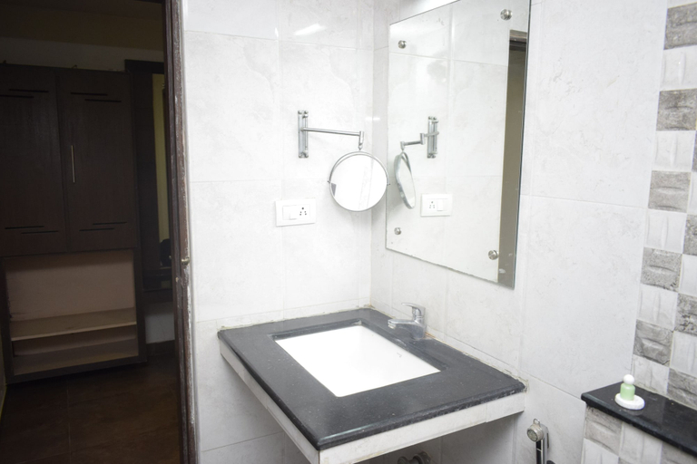 Bathroom 4, Hotel Tamizh Park, Puducherry