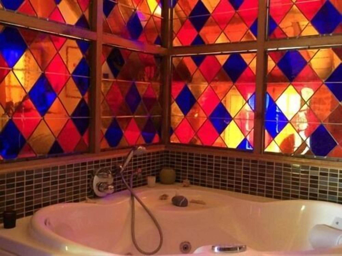 Bathroom 5, Manoir de La Rogerais & SPA, Côtes-d'Armor