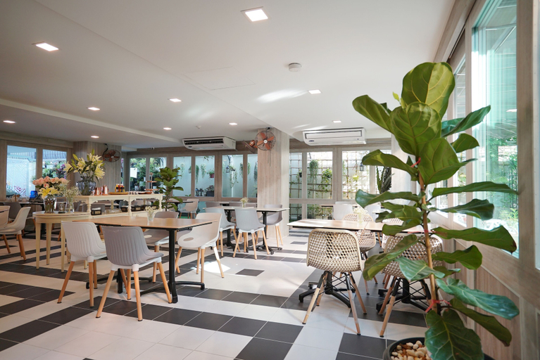 Food & Drinks 4, The Qube Fifty Hotel, Khlong Toey