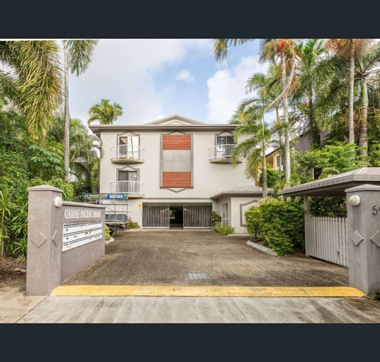 Contemporary Convenient Central Retreat, Cairns