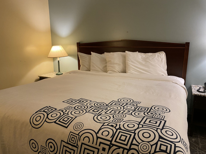 Bedroom 4, Knights Inn & Suites Dublin, Pulaski