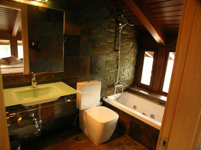 Bathroom 4, Hotel Villadesella, Asturias