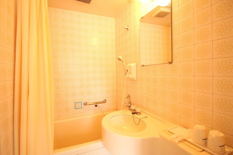 Bathroom 4, Hotel Trend Oita Ekimae, Ōita