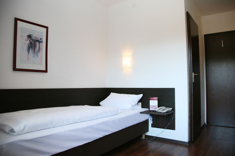 Bedroom 4, Hotel Pflug Ottenhöfen, Ortenaukreis