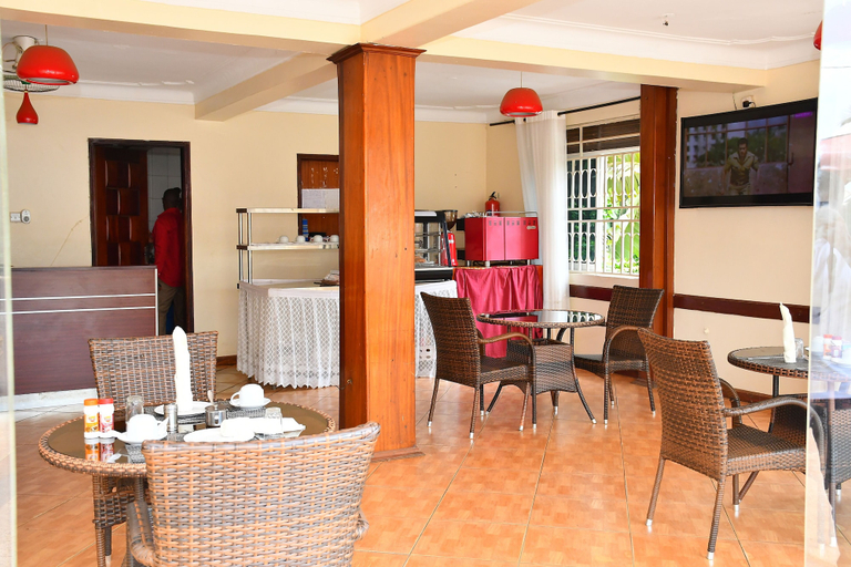 Food & Drinks 5, Florida Hotel, Jinja