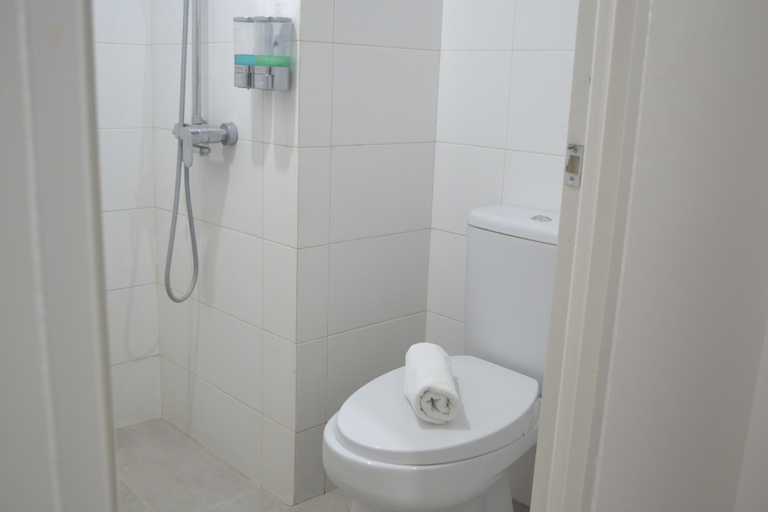 Bathroom 5, Quintessa Room at Candiland Apartement, Semarang