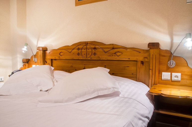 Bedroom 5, Hotel du Donon, Bas-Rhin