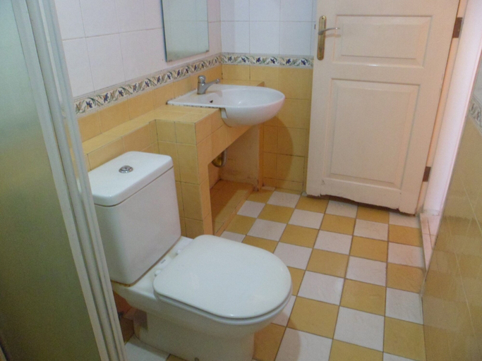 Bathroom 4, Villa Kota Bunga Lavender, Cianjur