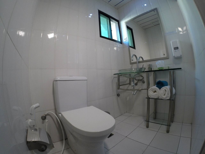 Bathroom 4, Mozaika Guesthouse 2, Maputo