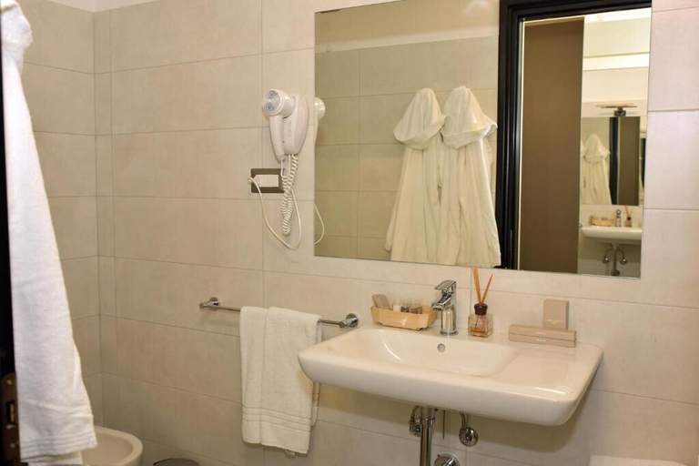 Bathroom 4, Hotel Diamante Corbetta, Milano