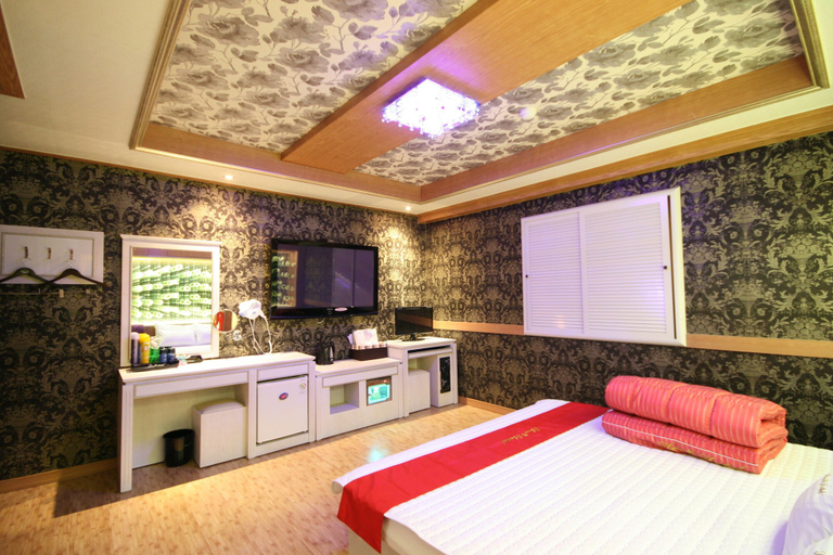 Bedroom 3, Hera Hotel, Sasang