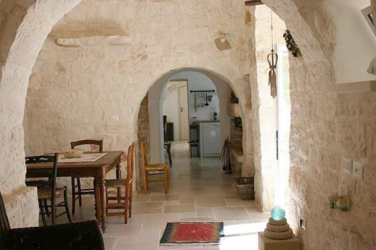 Others 5, Trullo Meditazione, Brindisi
