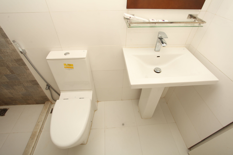 Bathroom 4, La Vista Hotel, Sylhet