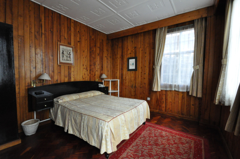 Bedroom 3, Oakwood Hotel, Starehe