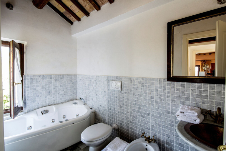 Bathroom 4, Casali Costadoro, Ascoli Piceno