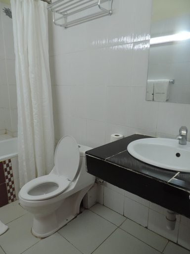 Bathroom, Meru Slopes Hotel, North Imenti