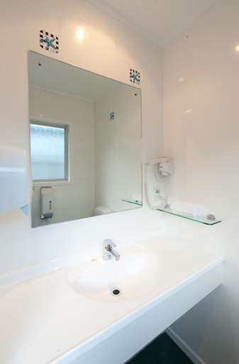 Bathroom 3, Outrigger Motel, Far North