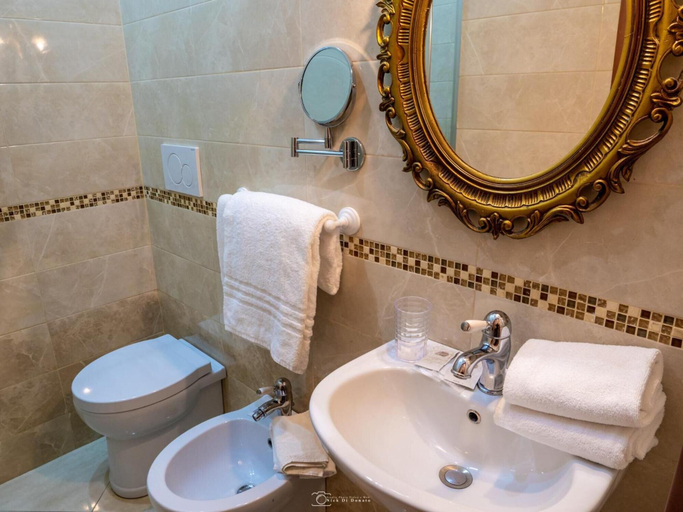 Bathroom 5, Suite Dal Conte, Rome