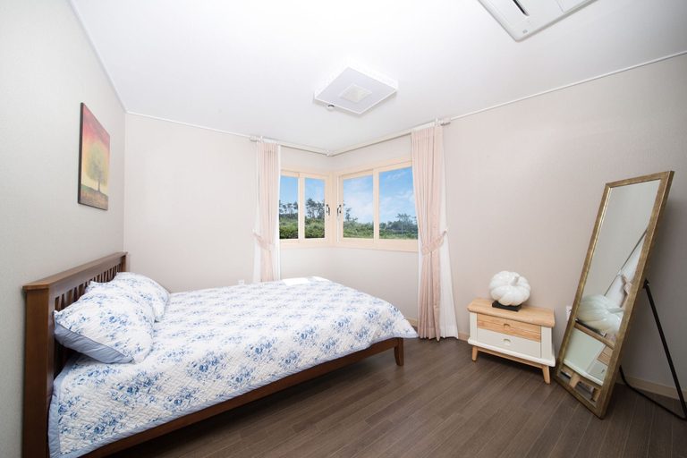 Bedroom 2, GeumDanyeong, Jeju