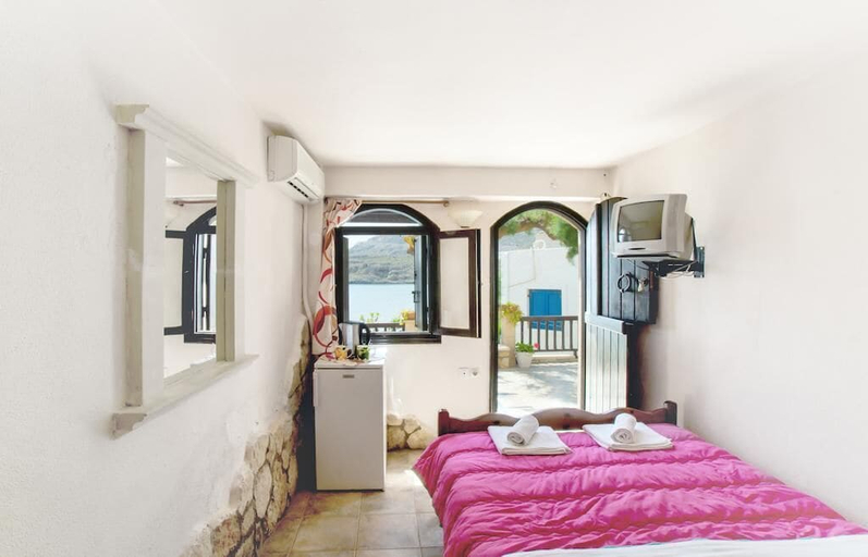 Bedroom 5, Coral Rooms, Crete