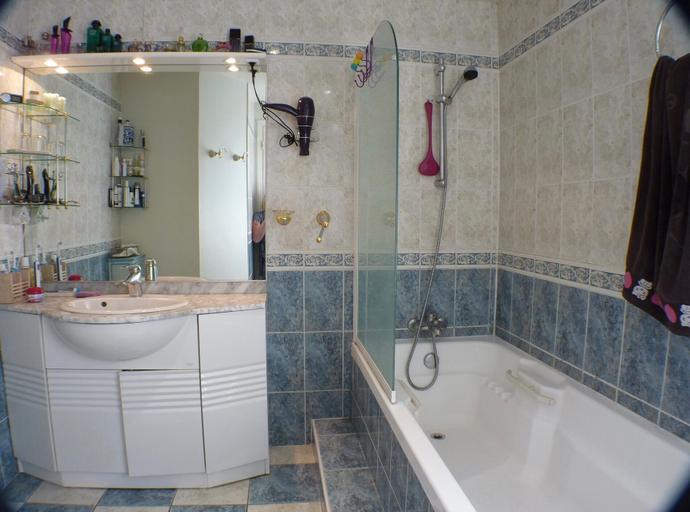 Bathroom, Maison de Faveri, Pyrénées-Atlantiques