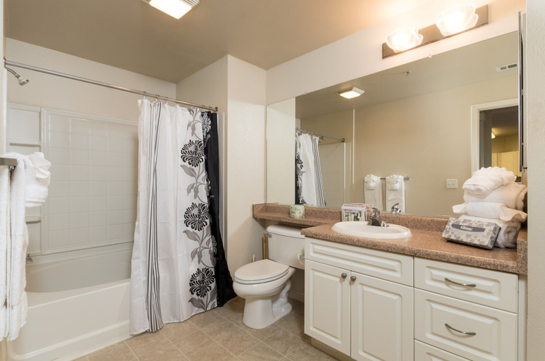 Bathroom, Bluebird Suites in Santa Clara, Santa Clara